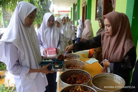 Lihat Kemampuan Fiskal Pemerintah Hitung Cermat Bujet Makan Siang Gratis