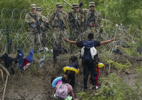 Migrants Rush Across Us Border In Final Hours Before Expiration Of Title 42 Fox21online