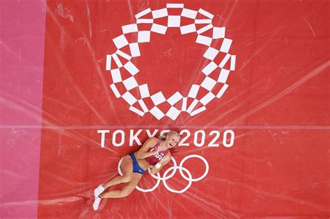 Us Pole Vaulter Katie Nageotte Wins Gold At Olympics Popsugar