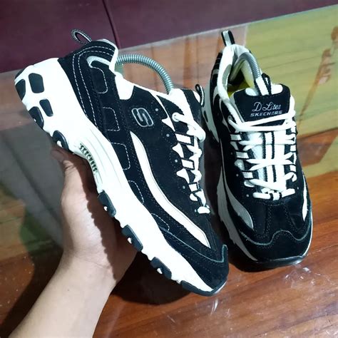 Skechers D'Lites, Fesyen Pria, Sepatu , Sneakers di Carousell
