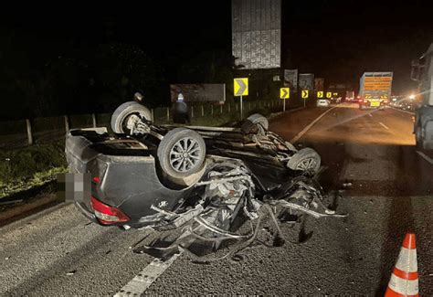 Kereta Langgar Lori Lelaki Maut Tercampak Keluar Dan Dirempuh Bas