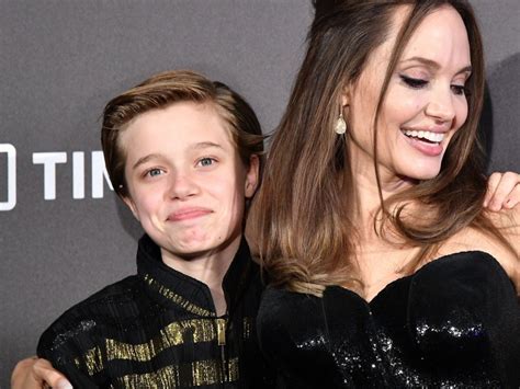 John Jolie Pitt Tiene 15 Años Realiza Tratamientos Hormonales Y Sueña Con Ser Una Estrella De