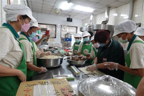 正德基金會高雄總院附設三民愛心廚房與愛心旅舍 舉辦住民diy活動