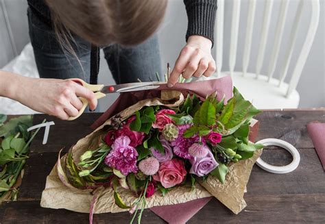 Como montar buquê de flores de forma rápida passo a passo