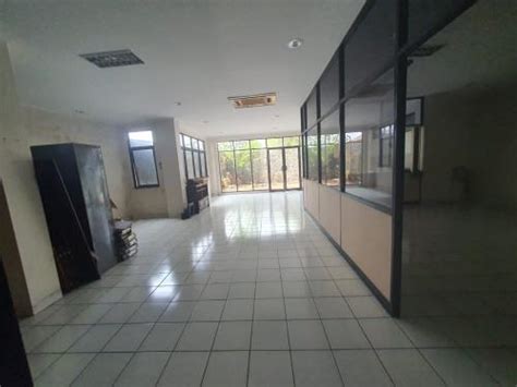 Dijual Ruang Usaha Ex Kantor Di Area Komersial Jalan Kisamaun