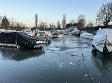 7 degrés à Compiègne Le port de plaisance dans les glaces Oise Hebdo