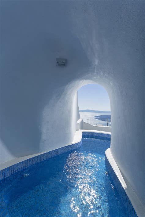 12 Sensational Cave Pools In Santorini