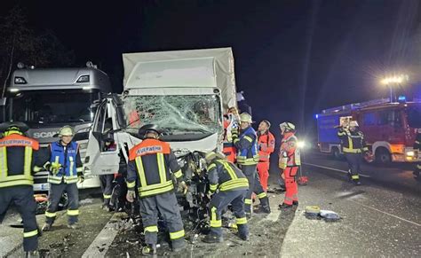 Unfall Auf Der A3 Bei Siegburg Lkw Fahrer Schwer Verletzt