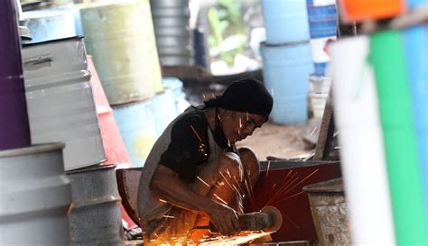 Sulap Limbah Drum Jadi Tong Sampah Lukis Trenasia