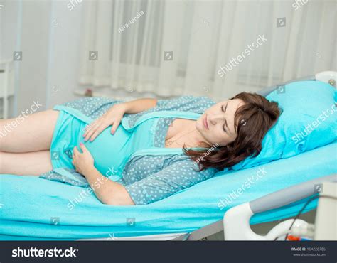 Beautiful Woman Giving Birth Hospital 스톡 사진 164228786 Shutterstock