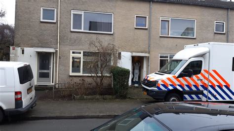 Politie Doet Groot Onderzoek In Binnengevallen Woning Kometenstraat