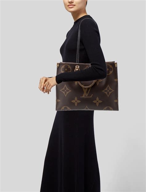 Louis Vuitton Giant Monogram Reverse Onthego Mm Brown Totes Handbags Lou874909 The Realreal