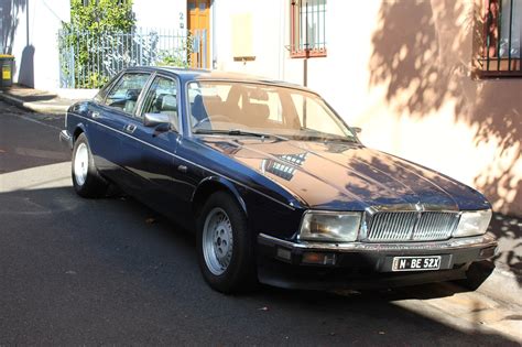 Aussie Old Parked Cars 1990 Jaguar Sovereign 4 0 XJ40