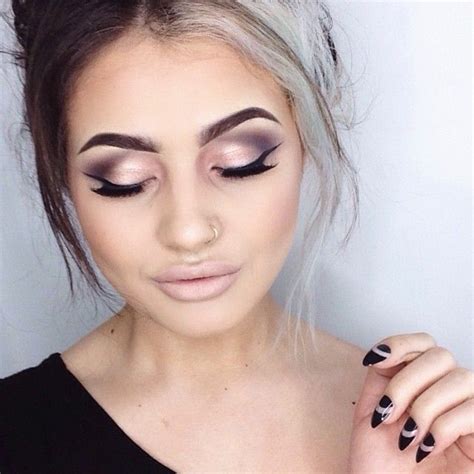 Review Son MAC Myth Màu Hồng Nude Trong Trẻo