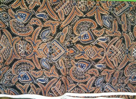 Penggunaan Bahan Batik Sutra Pada Pembuatan Batik