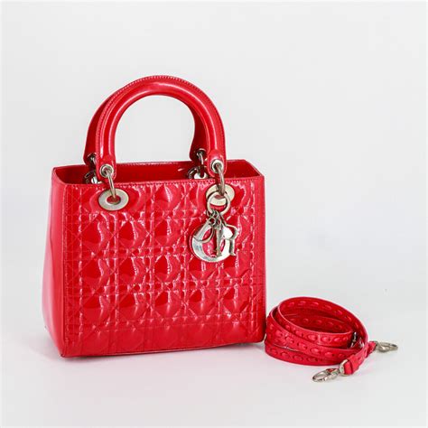 CHRISTIAN DIOR BORSA LADY DIOR MEDIA IN VERNIS ROSSA Garde Robe Italy