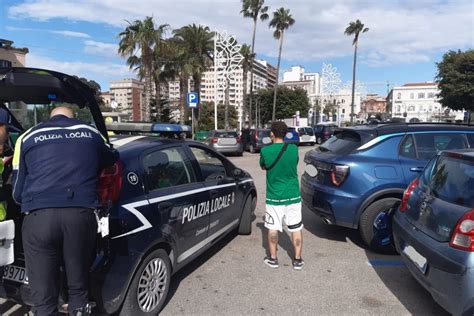 Polizia Locale Di Taranto A Caccia Dei Parcheggiatori Abusivi E Delle