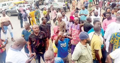 Asuu Strike Motorists Stranded As Students Protest Block Lagos Ibadan