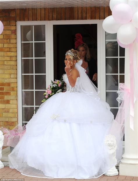 Big Fat Gypsy Weddings 2012 Bride Cheyenne Pidgleys Middle Finger