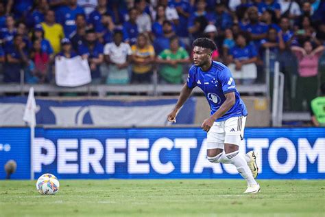 Mineiro Cruzeiro vence Uberlândia 2 0 e termina primeira fase na