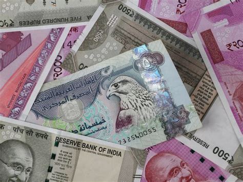 Dirham For Rupees Uae India Businesses Ditch The Dollar For Cross