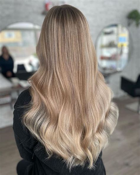 𝙱𝙻𝙾𝙽𝙳𝙴 𝚂𝙿𝙴𝙲𝙸𝙰𝙻𝙸𝚂𝚃𝚂 • On Instagram Soft Blonde ⭐️ Vaalennusraidoitustyö Ja Ihanan Pehmeä Puuter