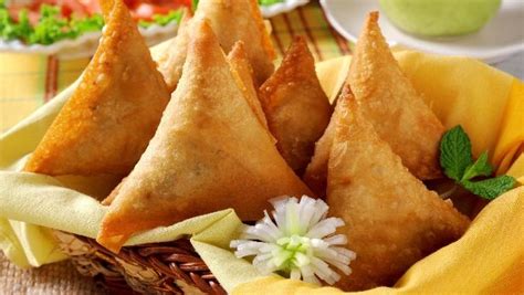 Chicken Samosa Recipe by Shireen Anwer | How to Cook Chicken Samosas