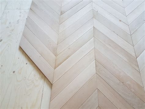 500x70mm Unfinished Solid Oak Parquet Chevron Wood Flooring Block 21mm Thickness Made From