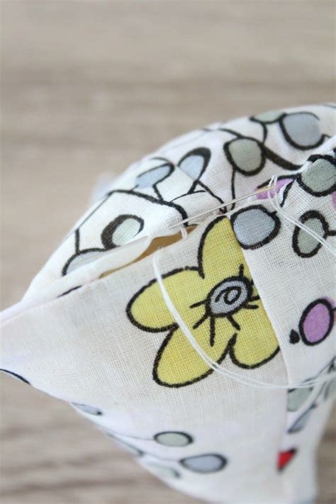 Make your own fabric weights with this 10 minutes tutorial! These sewing weights are perfect for ...