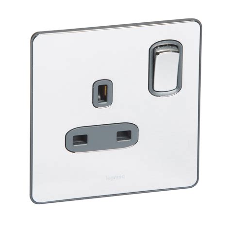 Synergy Sleek 1 Gang Switched Single Pole BS Socket Outlet 13A Polished