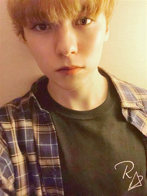 세븐틴 Seventeen On Twitter Seventeen Vernon Vernon Seventeen