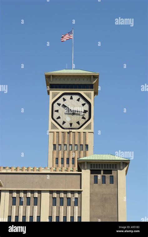 Wisconsin Milwaukee Allen Bradley Clock Tower World S Largest Clock Face Rockwell Automation