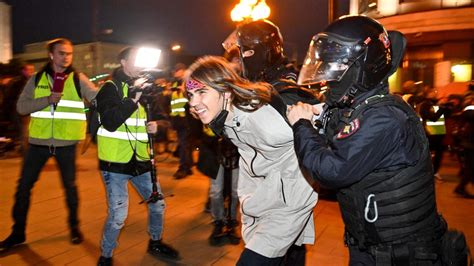 Más De Mil De Detenidos En Rusia Por Las Protestas Contra La Movilización Militar De Putin