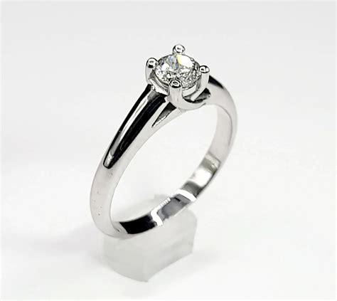 Anillo Compromiso De Oro Blanco 18k Con Diamante Om Jewelers