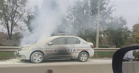 FOTO Mașină de poliție în flăcări pe centura Oradei Tocmai ieșise