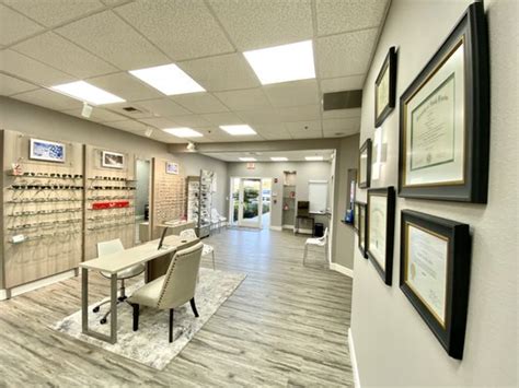 EYE CARE FAMILY VISION CENTER - Updated January 2025 - 10 Photos - 6156