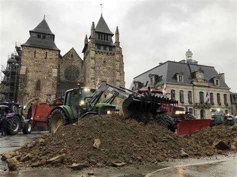 Colère des agriculteurs actions à Saint Brieuc et sur la RN12 6 km