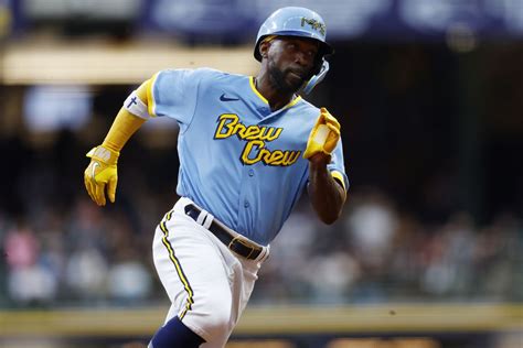 Pirates Fans Happy To See Andrew Mccutchen Back Bucs Dugout