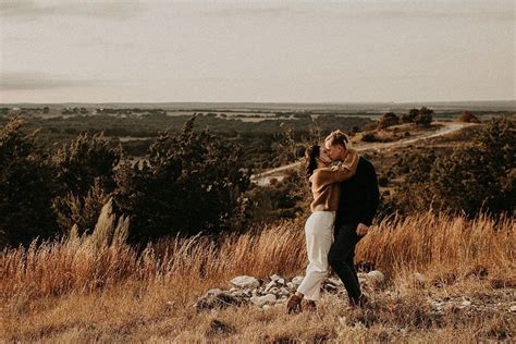 Engagement Photo Ideas: The Ultimate Guide | Wandering Weddings