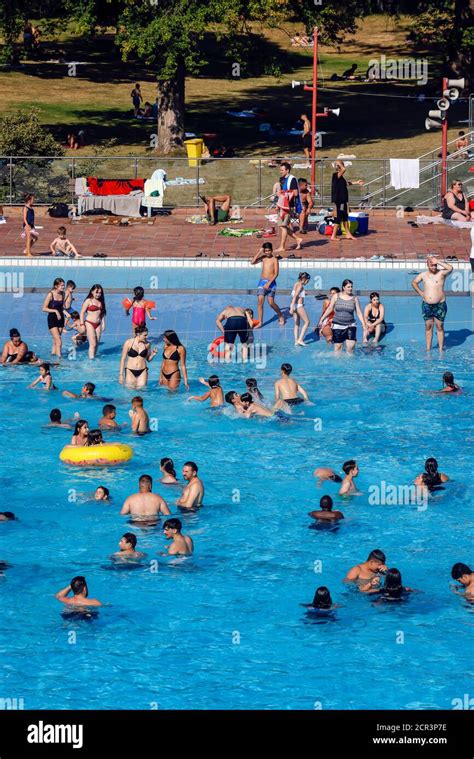 Crowded Swimming Pool Hi Res Stock Photography And Images Alamy