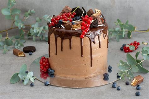 Saftige Schoko Drip Cake mit Nutella Creme und Fruchtfülle Baking