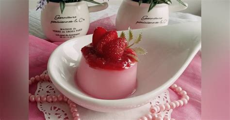 Resep Pudding Susu Strawberry Oleh 𝙺𝚊𝚛𝚝𝚒𝚔𝚊 𝚆𝚞𝚕𝚊𝚗𝚍𝚊𝚛𝚒 Cookpad