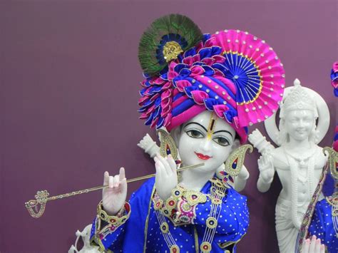 White Traditional Marble Radha Krishna Iskcon Statue For Worship Size