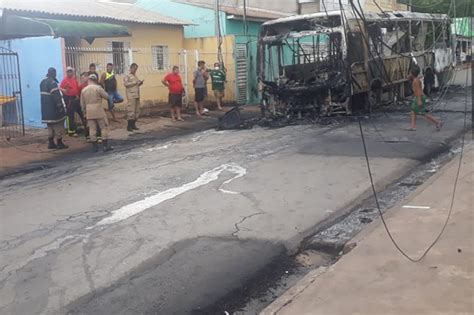 MidiaNews Ônibus pega fogo e fica completamente destruído em Cuiabá