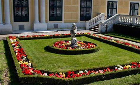 Палац і парк Шенбрунн (Schonbrunn Palace and Park)