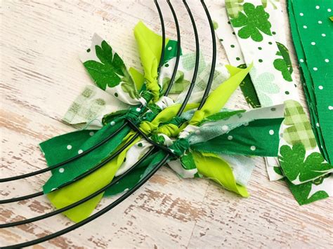 How To Make A Shamrock Wreath Diy St Patricks Day Decor Idea St