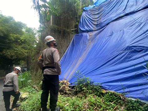 Sat Brimob Polda Jabar Cek Tebing Rawan Longsor Di Lembang Lines Tv