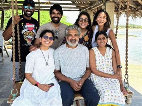 Pic Talk: Rajamouli Chilling With Family