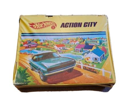 Vintage 1968 Mattel Hot Wheels Redline Action City Playset Case W