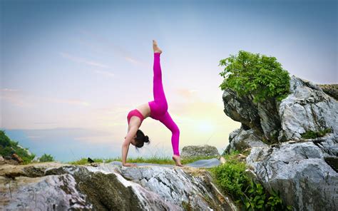 Yoga 4k Wallpaper Silhouette At Beach In The Morning Hd Wallpapers